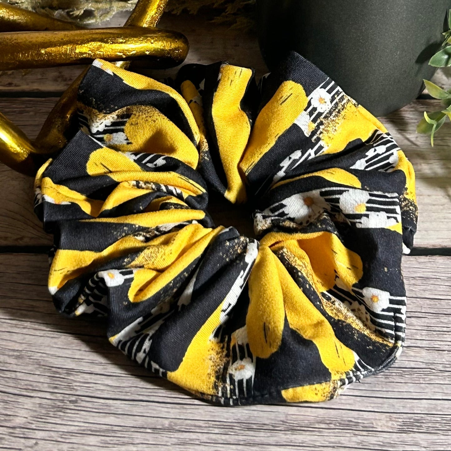 Daisies Brushstroke Scrunchie